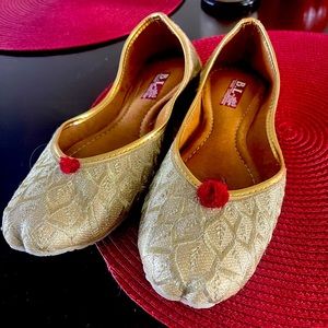 gold punjabi jutti size 7.5